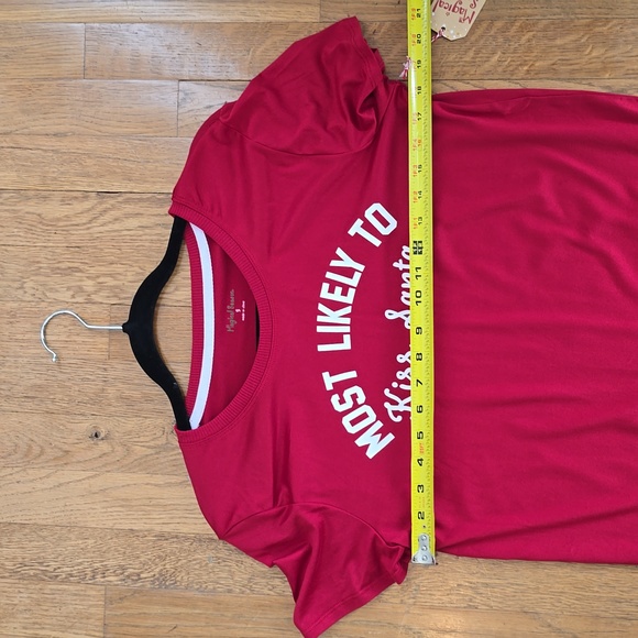 MAGICAL SEASON WOMEN'S RED " MOST LIKELY TO KISS SANTA" SHORT SLEEVE TEE SMALL - Picture 10 of 14